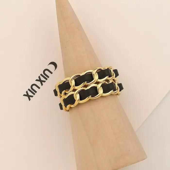 Bague en cuir doré haut de gamme pour femmes élégantes design moderne et sensation de luxe pour toutes occasions