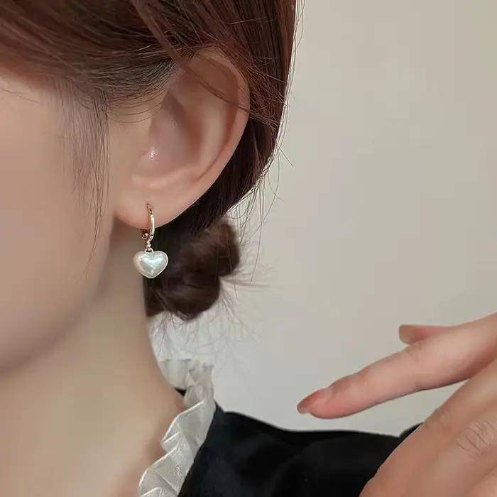 Boucles d'oreilles pendantes en forme de cœur et de perles pour femmes, Design classique, bijoux à la mode, accessoires de tempérament doux pour filles, 2025