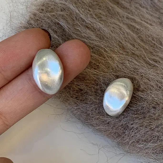Boucles d'oreilles clous géométriques couleur argent pour femme