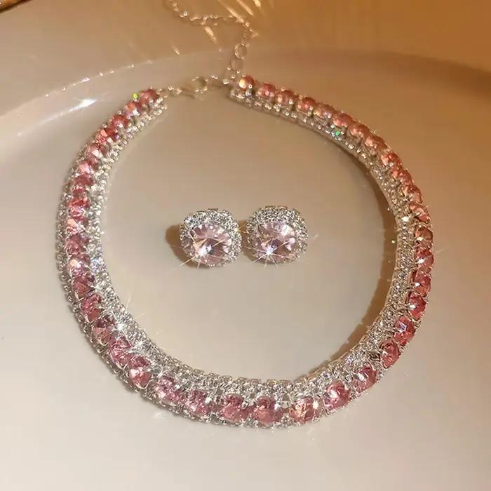 Ensemble de boucles d'oreilles et collier en cristal de luxe