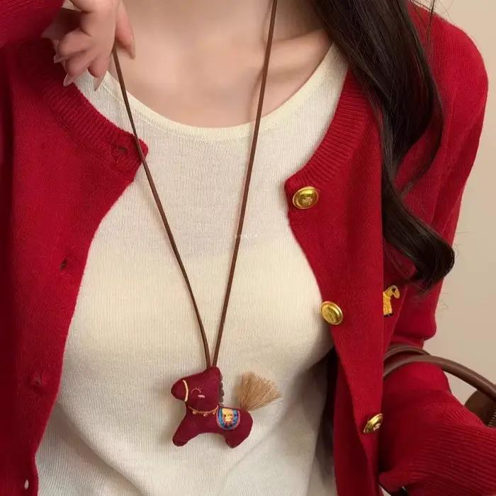Collier pendentif poney en tissu peluche motif dessin animé mignon LATS pour femme, longue chaîne de