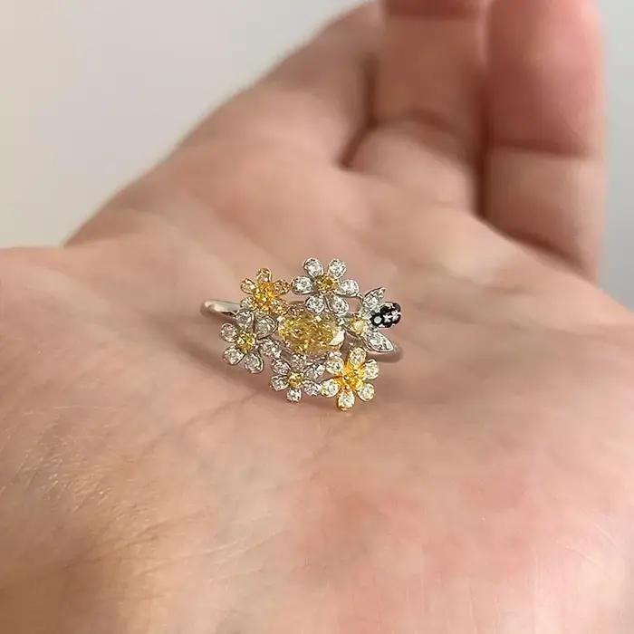 Bague de cocktail plaquée argent sertie de zirconium et de cristal pour femmes, élégante et ajustable pour occasions spéciales et quotidien