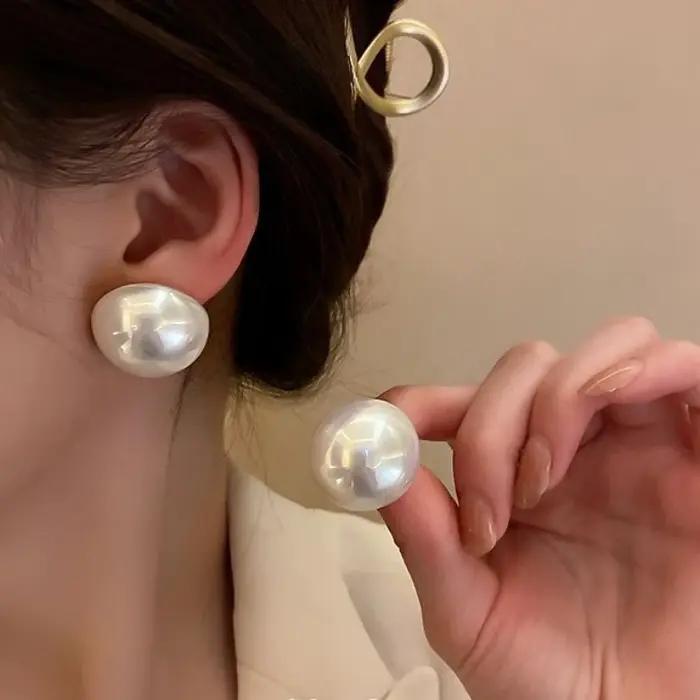 Boucles d'Oreilles en Perle Simulée Rondes pour Femmes Occasions Spéciales Mariage Anniversaire Cadeau Chic Minimaliste
