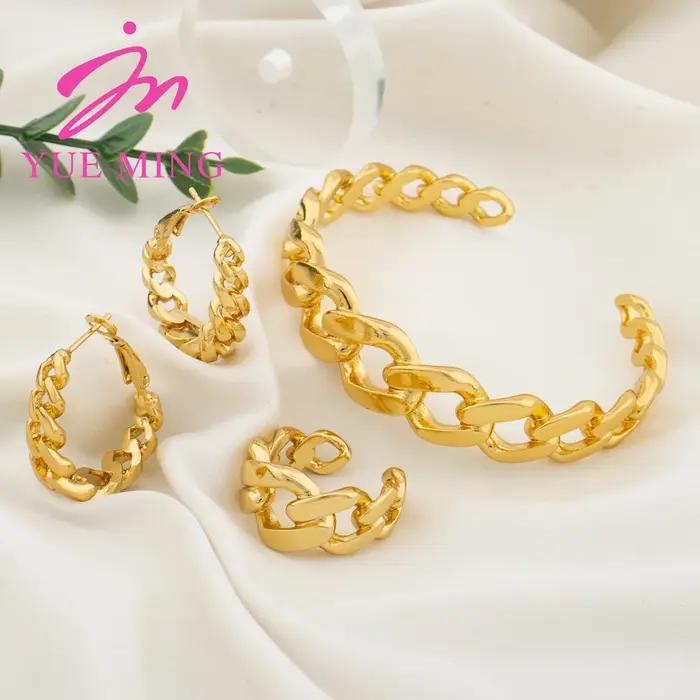 Ensemble de bijoux dorés pour femmes, boucles d'oreilles à maillons creux, bracelet, bague, breloque