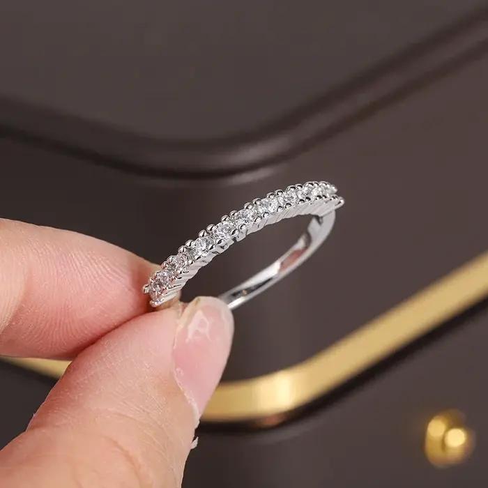 Bague de cocktail pour femme en plaqué argent 925 style classique motif géométrique avec pierres de zirconium pour occasion spéciale