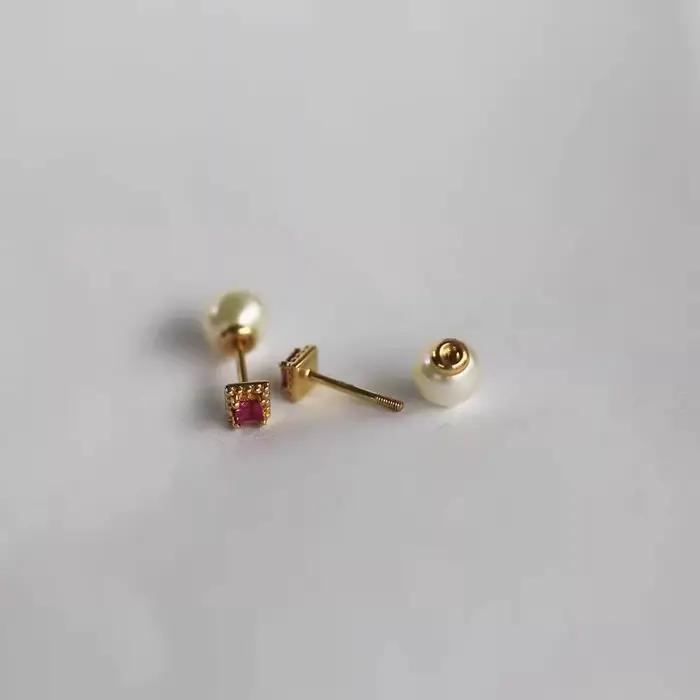 Boucles d'oreilles miniatures en argent Sterling S925 plaquées or 18 carats zircon rouge pour femmes occasions spéciales élégantes à offrir style moderne design géométrique