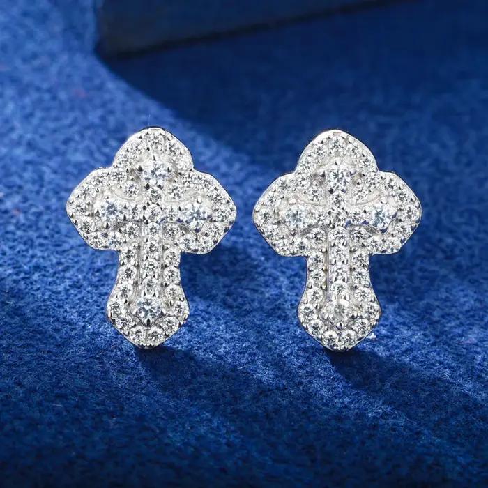 Boucles d'oreilles en argent sterling 925 sertie de Moissonite croix élégantes et unisexes pour femmes et hommes occasions spéciales mariage fêtes quotidiennes