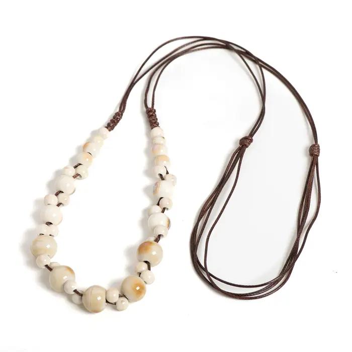 Collier en céramique d'ambre Boho blanc ajustable pour femmes bijou vintage lune artisanal occasions spéciales