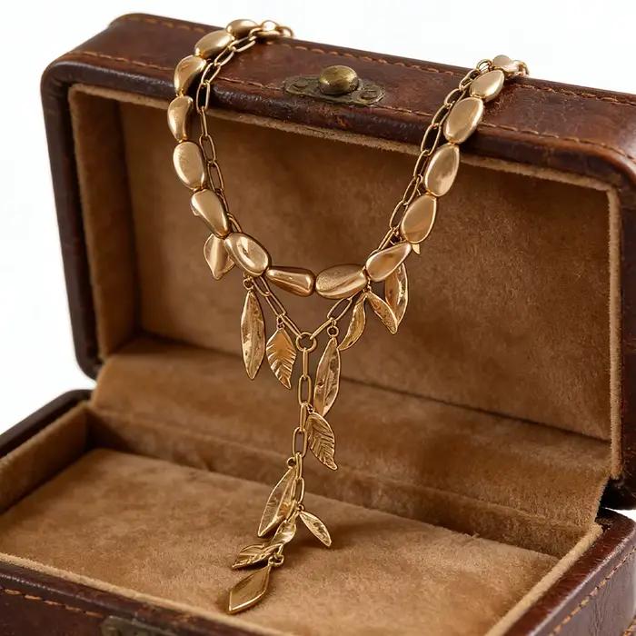 Collier Lariat Or Mat avec Pierres et Feuilles – Bijou Botanique Superposé pour Femme