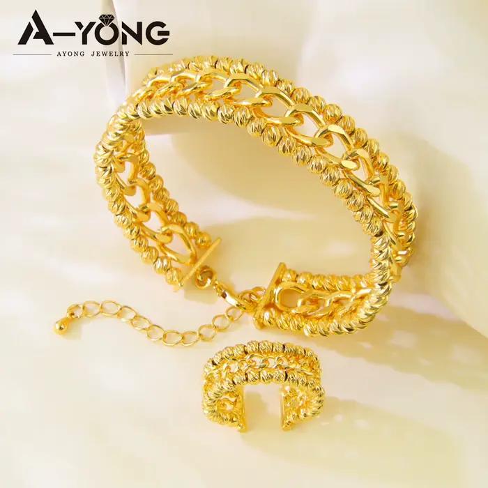 Ensemble de bracelets et bagues de mariage de luxe