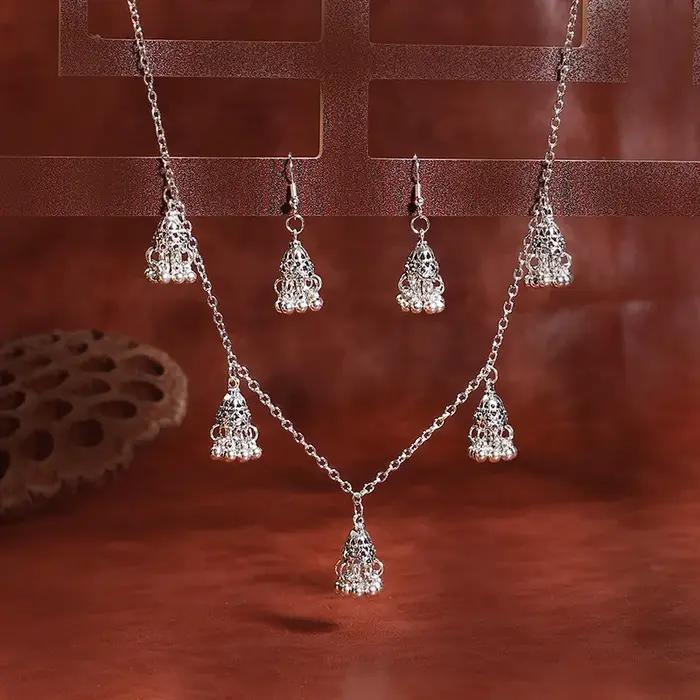 Ensemble de bijoux Jhumka en argent plaqué et or pour femmes occasions spéciales engagement romantique bohème vintage cloches rondes cintres mariage