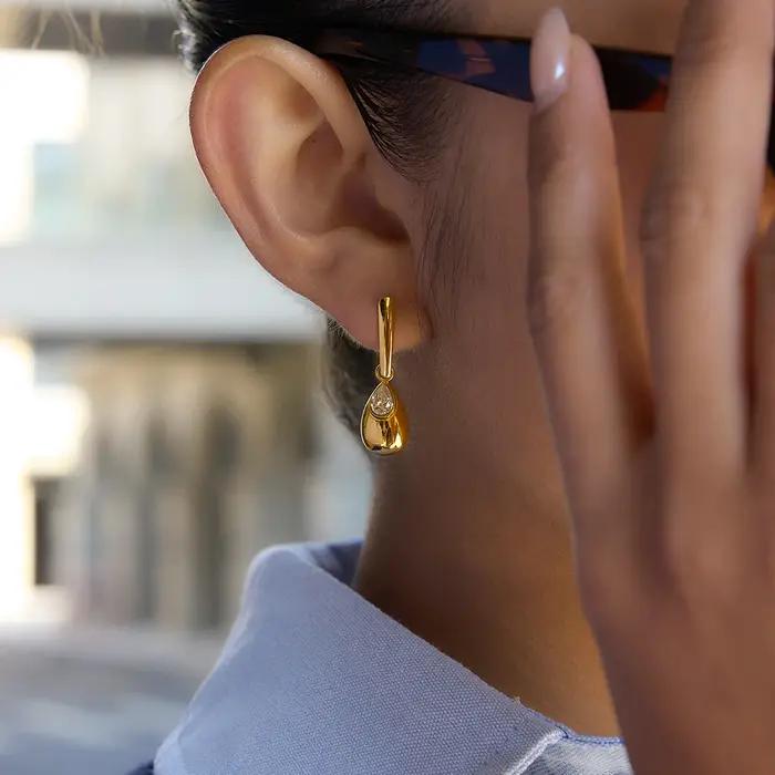 Boucles d'oreilles pendantes Yori populaires en zircon cubique brillant