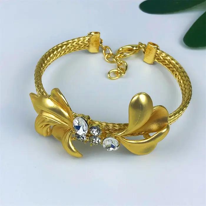 Ensemble de bijoux doré complet pour femmes collier boucles doreilles bague et bracelet occasions spéciales