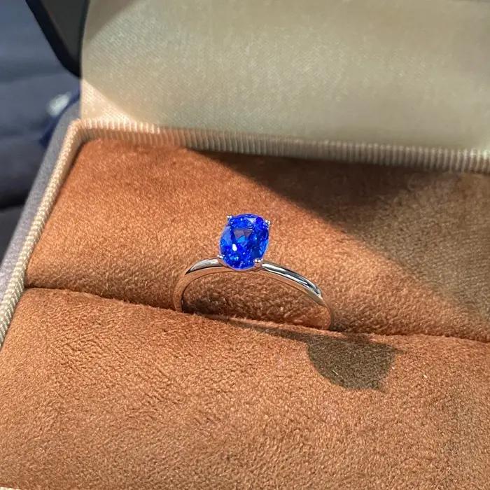 Bague en or blanc massif 18 carats saphir naturel bleu ovale pour fiançailles alliances de mariage occasions spéciales femmes