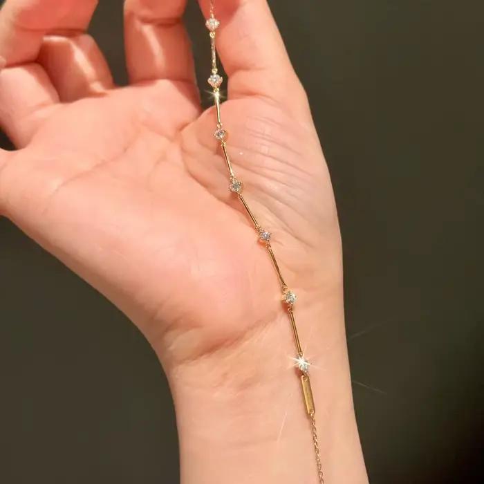 Bracelets haut de gamme en diamants bleus frais pour femmes, avec longue chaîne brillante, design minimaliste, accessoires de bijoux de fête
