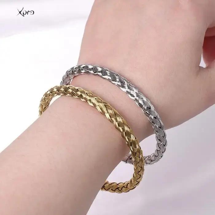 Bracelets torsadés à breloques tendance pour femmes