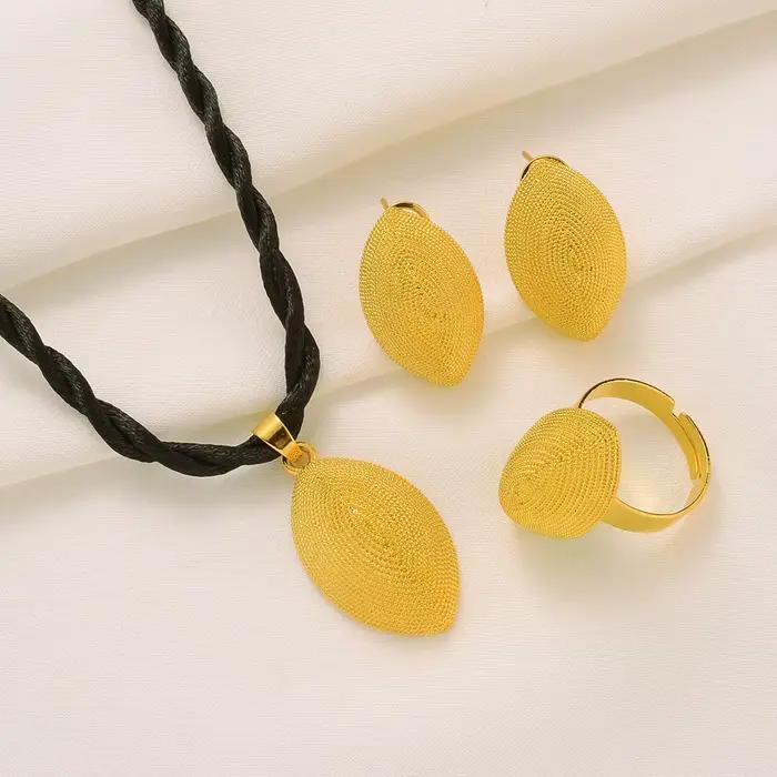 Ensemble de Bijoux Africains en Alliage de Cuivre Doré pour Femmes Occasions Spéciales Collier Boucles d'Oreilles Bague Redimensionnable