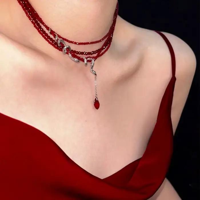 Collier gothique en forme de serpent pour hommes et femmes, Punk, Double couche, perles de cristal rouge, pendentif gouttelette d'eau, bijoux cadeaux