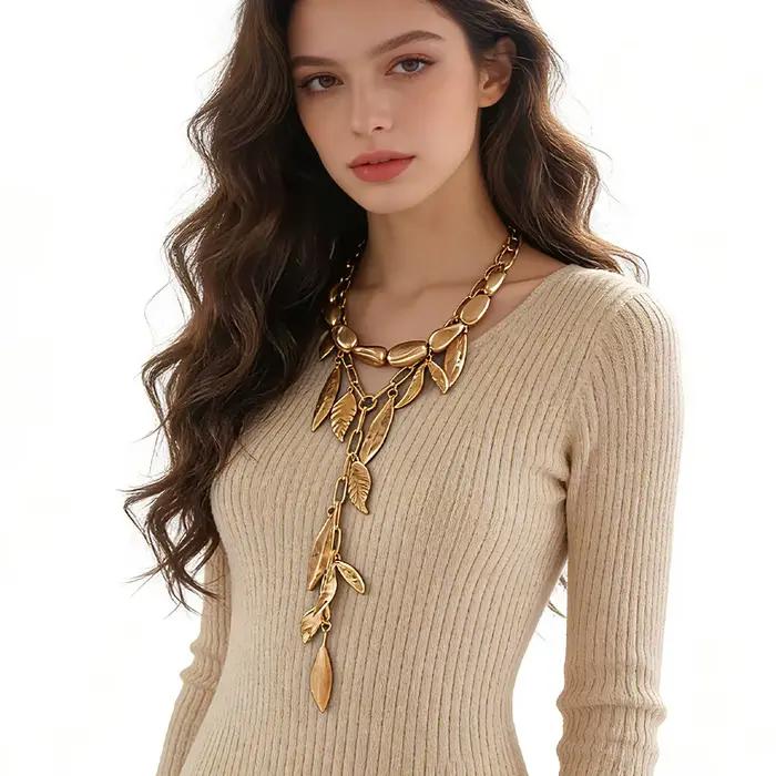 Collier Lariat Or Mat avec Pierres et Feuilles – Bijou Botanique Superposé pour Femme