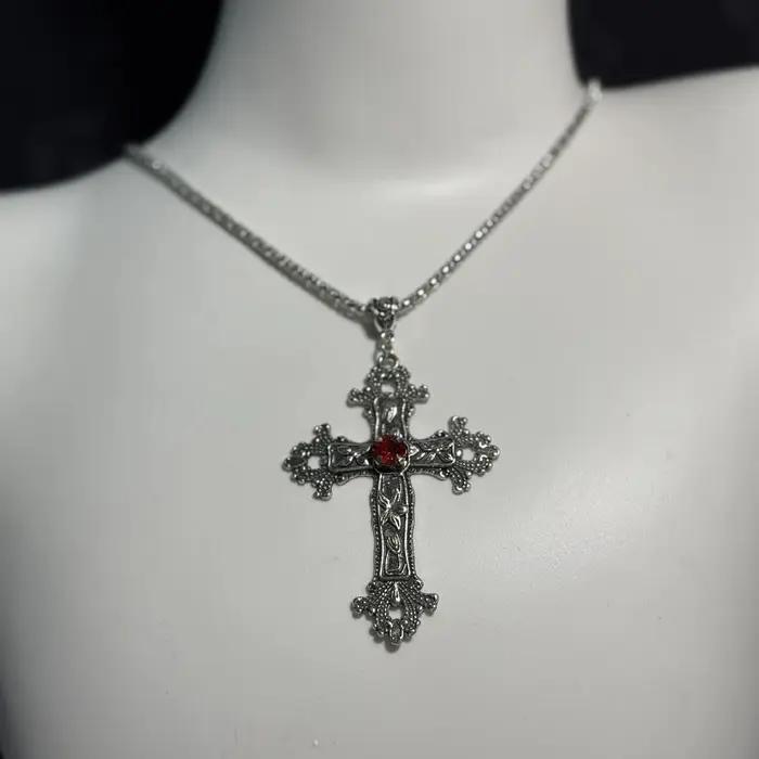 Pendentif Croix Gothique en Acier Inoxydable avec Strass pour Hommes Femmes Occasions Spéciales Collier de Mode Unique