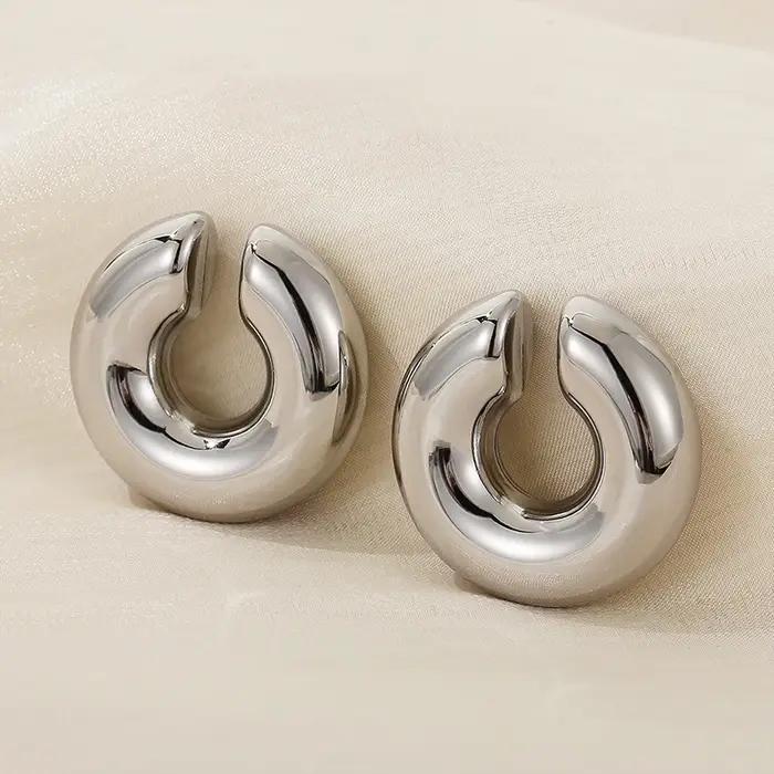 Boucles d'oreilles clip élégantes en or rose plaquées argent pour femmes, style moderne et confortable pour toutes les occasions