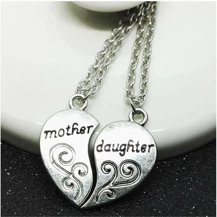 Collier plaqué argent antique pour femme et enfant bijou de famille style classique élégance et sophistication soirée événement familial