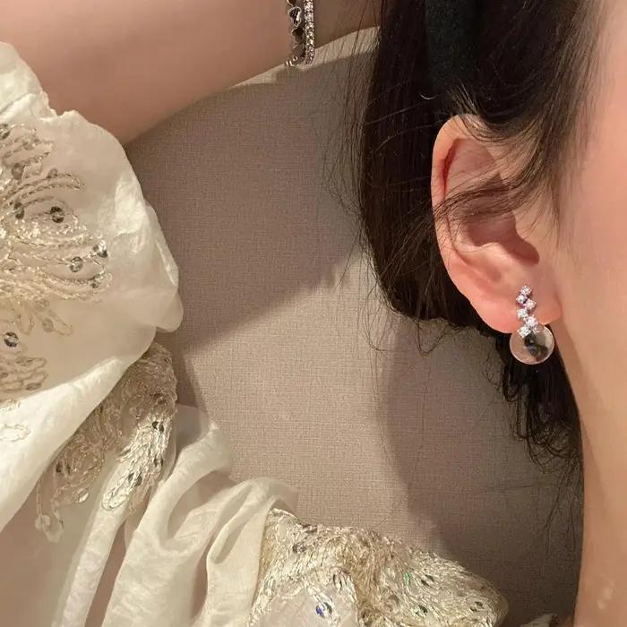 Boucles d'oreilles en perles rondes plaquées d'argent serties de zirconium et cristal pour femmes, bijoux élégants et luxueux pour occasions spéciales
