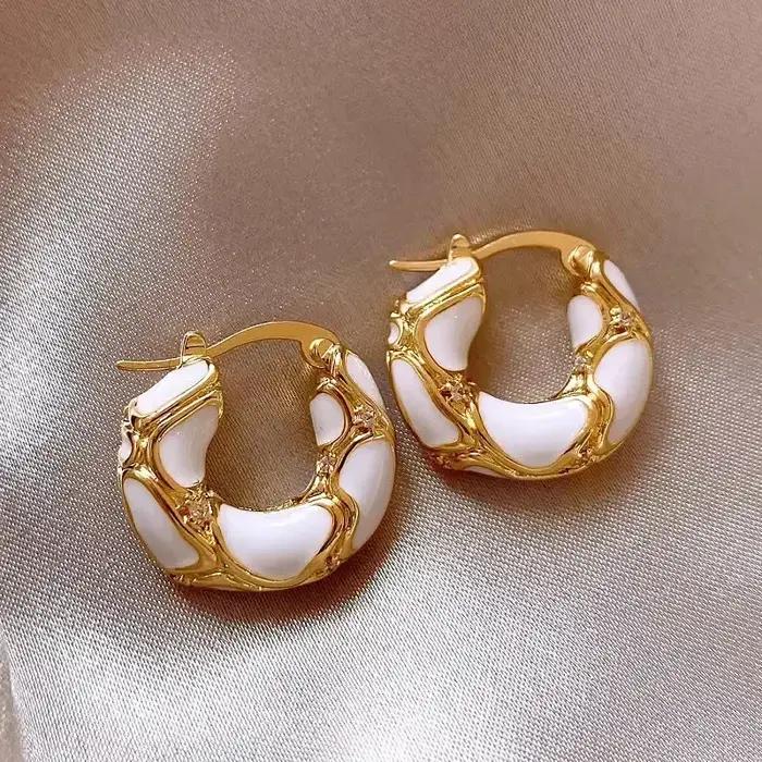Boucles d'Oreilles Vintage en Émail Plaqué Or et Forme de Petit Cerceau