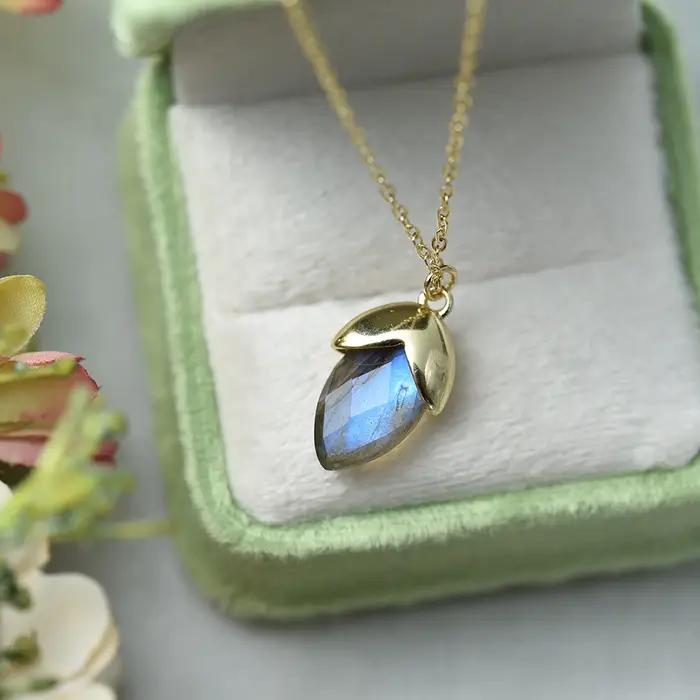 Pendentif en cristal naturel labradorite ITSMOS collier pour femmes occasions spéciales cadeau anniversaire mariage fête