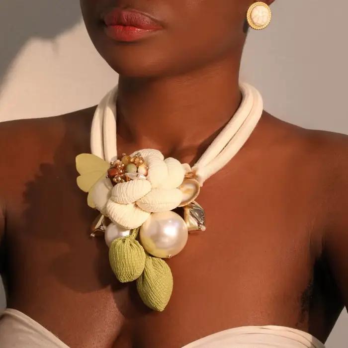 Collier Boho avec motif de fleurs et de papillons pour femmes, bijoux tendance pour fête de mariage