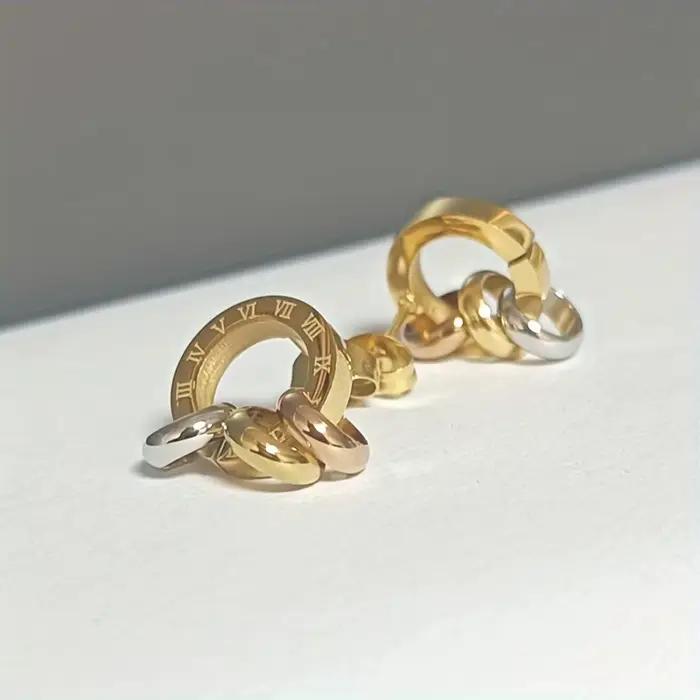 Bague bicolore argentée et boucles d'oreilles clous triple anneaux entrelacés en or massif avec chiffres romains