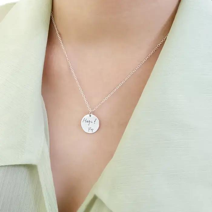 Collier Ras du Cou avec Nom Gravé Personnalisé en Acier Inoxydable, Pendentif avec Pièce de Monnaie,