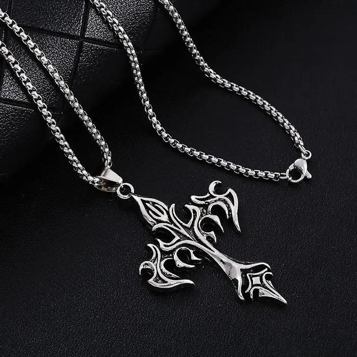Collier en acier inoxydable flamme rétro croix en acier titane chaîne de pull pour homme et femme occasions spéciales-decoration