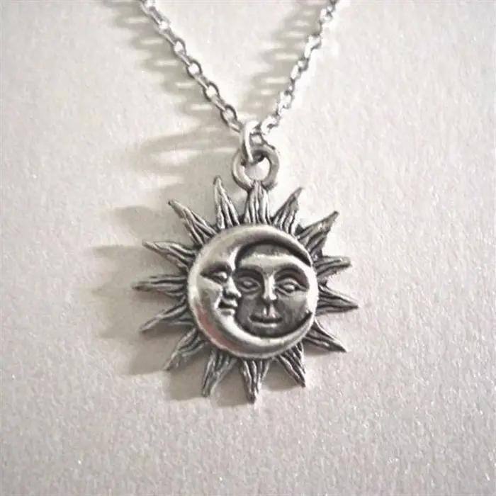 Collier Soleil et Lune Plaqué Argent avec Pendentif Unisexe Mode Punk pour Hommes Femmes Occasions Spéciales Amour Ajustable