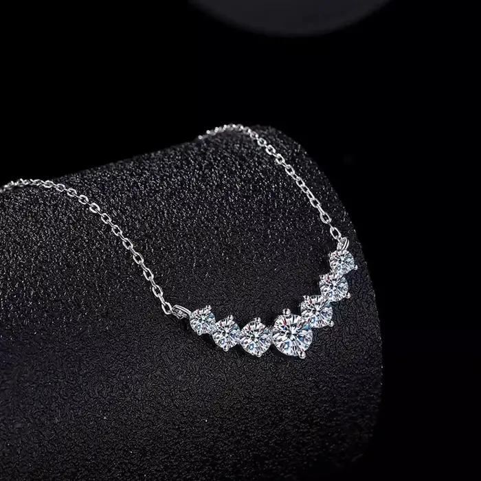 NANA VIVI Collier élégant et scintillant pour femme, accessoire de bijouterie