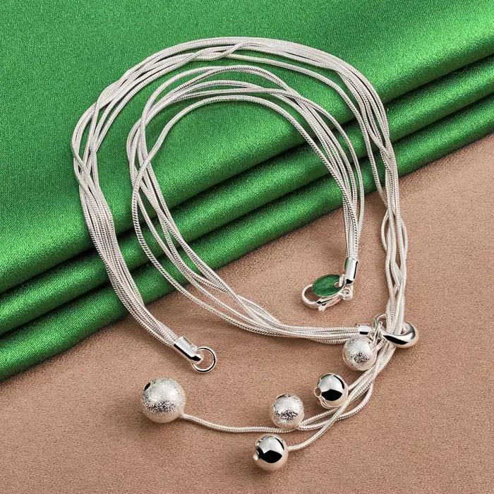 Collier en or 18 carats avec pendentif à cinq perles lisses givrées