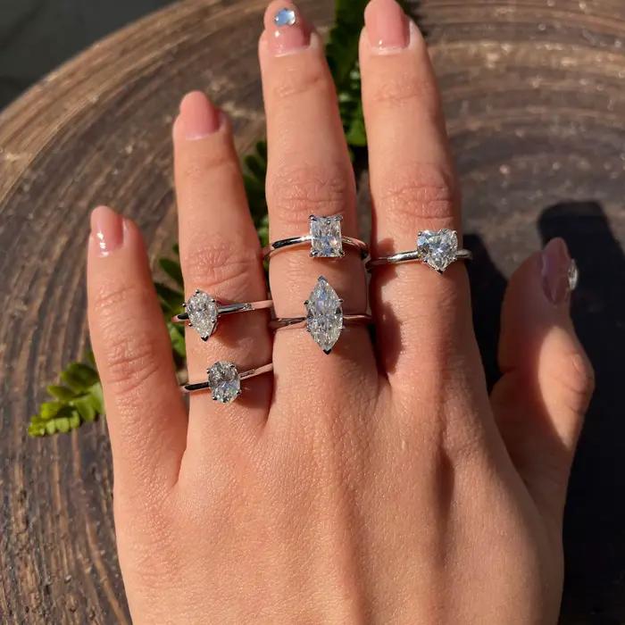 Bague en argent sterling 925 sertie de moissanite brillante pour femmes engagements et occasions spéciales