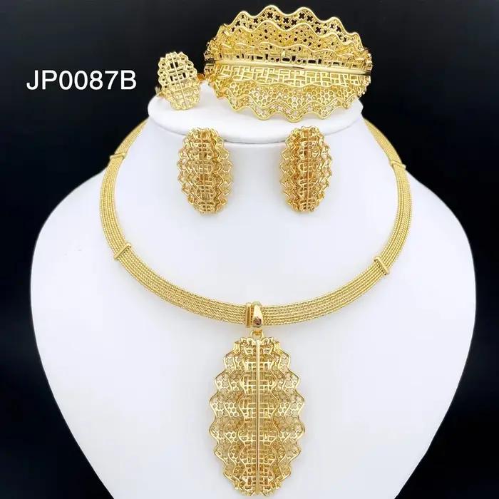 Ensemble de bijoux plaqué or pour femmes élégants collier pendentif bague bracelet pour occasions spéciales