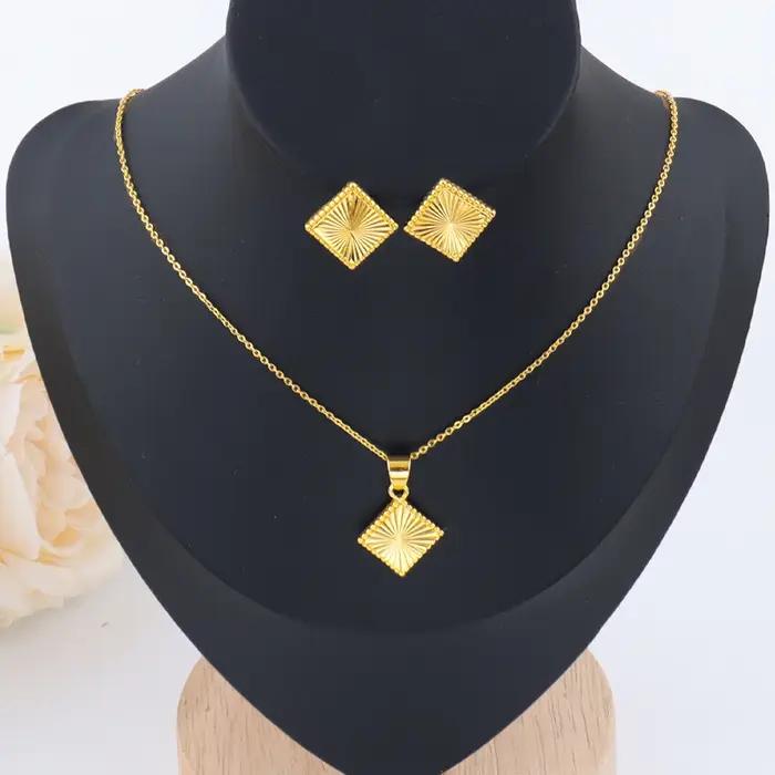 Ensemble de bijoux fantaisie plaqué or