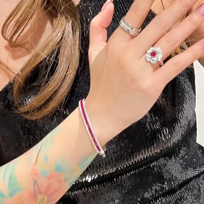 Ensemble de bijoux vintage pour femmes avec bracelet et bague coeur en zirconium blanc ou noir style classique élégant pour occasion spéciale