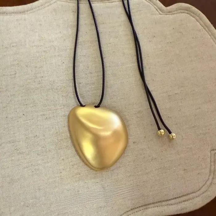 Collier pendentif irrégulier en métal mat pour femmes et filles, longue chaîne minimaliste, chaîne de pull superposée, bijoux à la mode