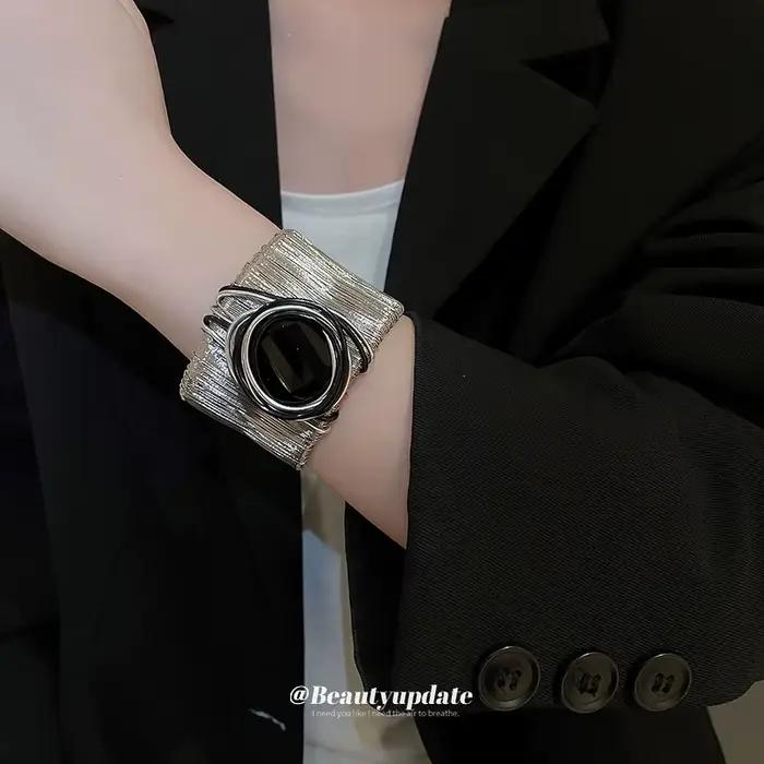 Bracelet géométrique en métal de haute qualité pour femmes, design classique, fermoir mousqueton, idéal pour banquets et occasions spéciales