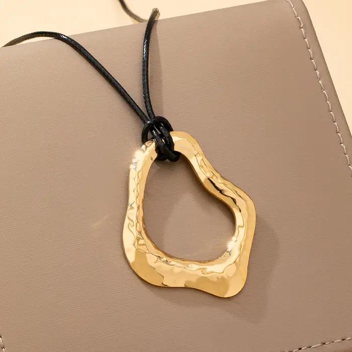 Collier Geometrique Punk Femme Metal Jaune Clair Style Rock Hip Hop Occasions Speciales