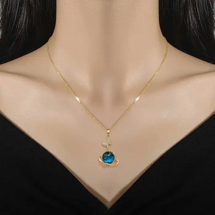 Collier de la série Star Series en acier au titane pour femme