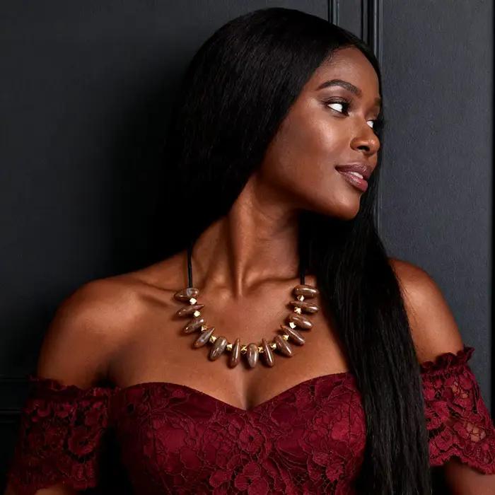Collier ras du cou en pierre marbrée marron pour femmes, cordon noir, clous dorés, accessoire de bijoux de fête quotidien à la mode