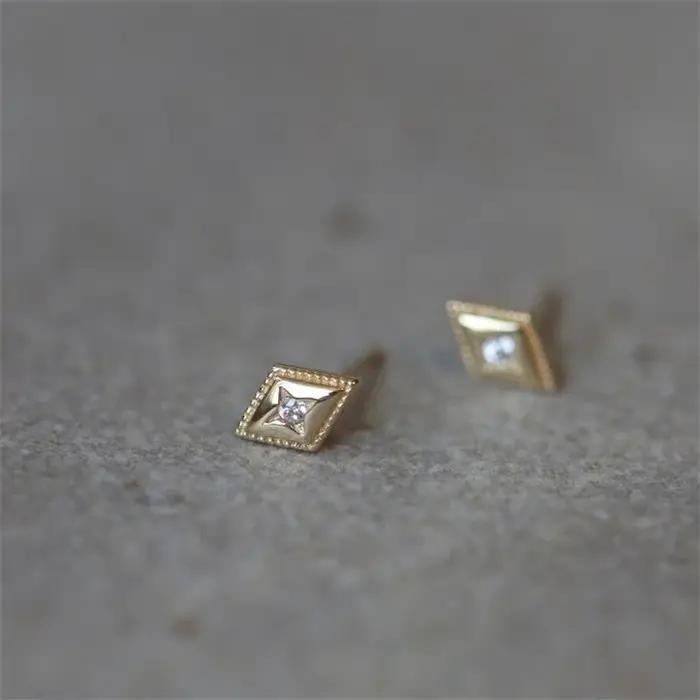 Boucles d'oreilles en argent Sterling 925 plaqué or avec zircon blanc pour femmes occasions spéciales modernes élégantes