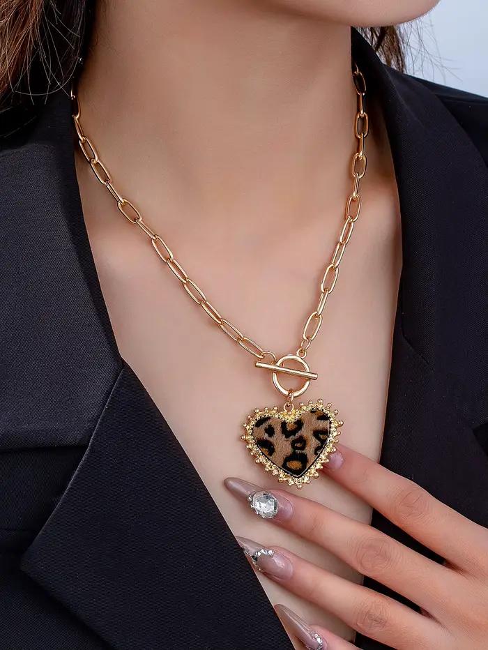 Collier avec pendentif en forme de cœur imprimé léopard, élégant, à la mode, de luxe léger et haut de gamme
