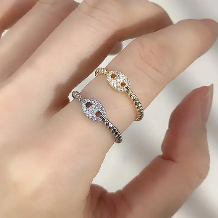 Bague délicate pour femmes sertie de zircons torsadés plaqués or pour occasions spéciales et quotidienne, alliance de mariage et cadeau unique