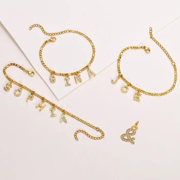 Bracelet Personnalisé en Lettres Initiales Bijoux Monogramme Hypoallergénique à Gravure Personnelle pour Femmes Occasions Spéciales Élégant