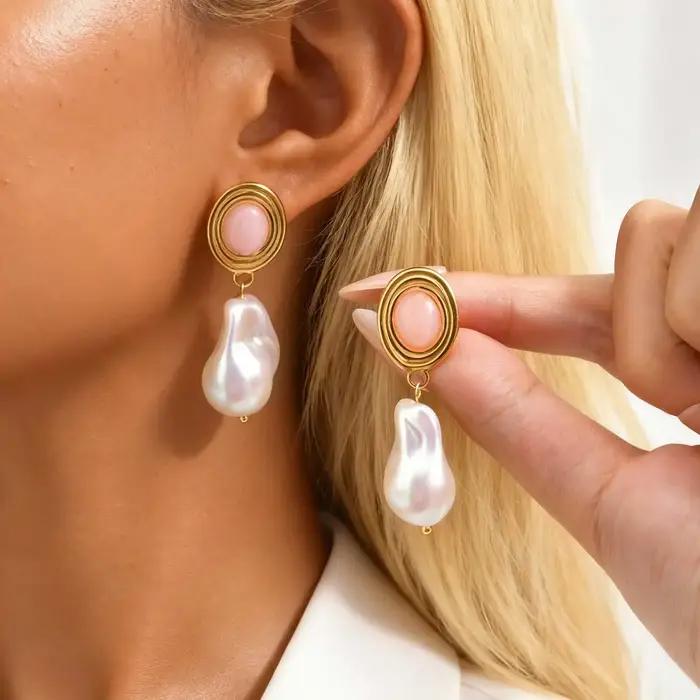 Boucles d'oreilles cerises rouges 3D pour femmes, bijoux pendantes modernes et hypoallergéniques pour occasions spéciales et usage quotidien